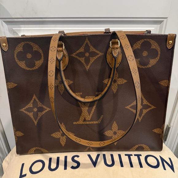 Authentic Louis Vuitton ONTHEGO GM - Picture 1 of 10